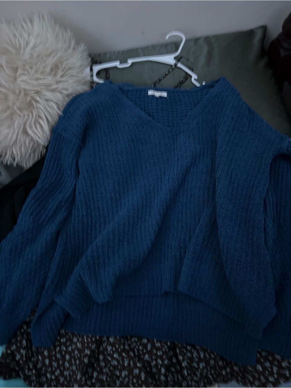 Women's V-Neck Chunky Knit Sweater - Blue